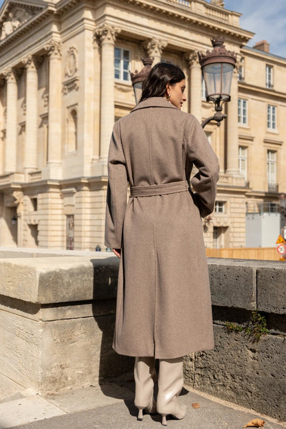 Langer Wollmantel mit Gürtel