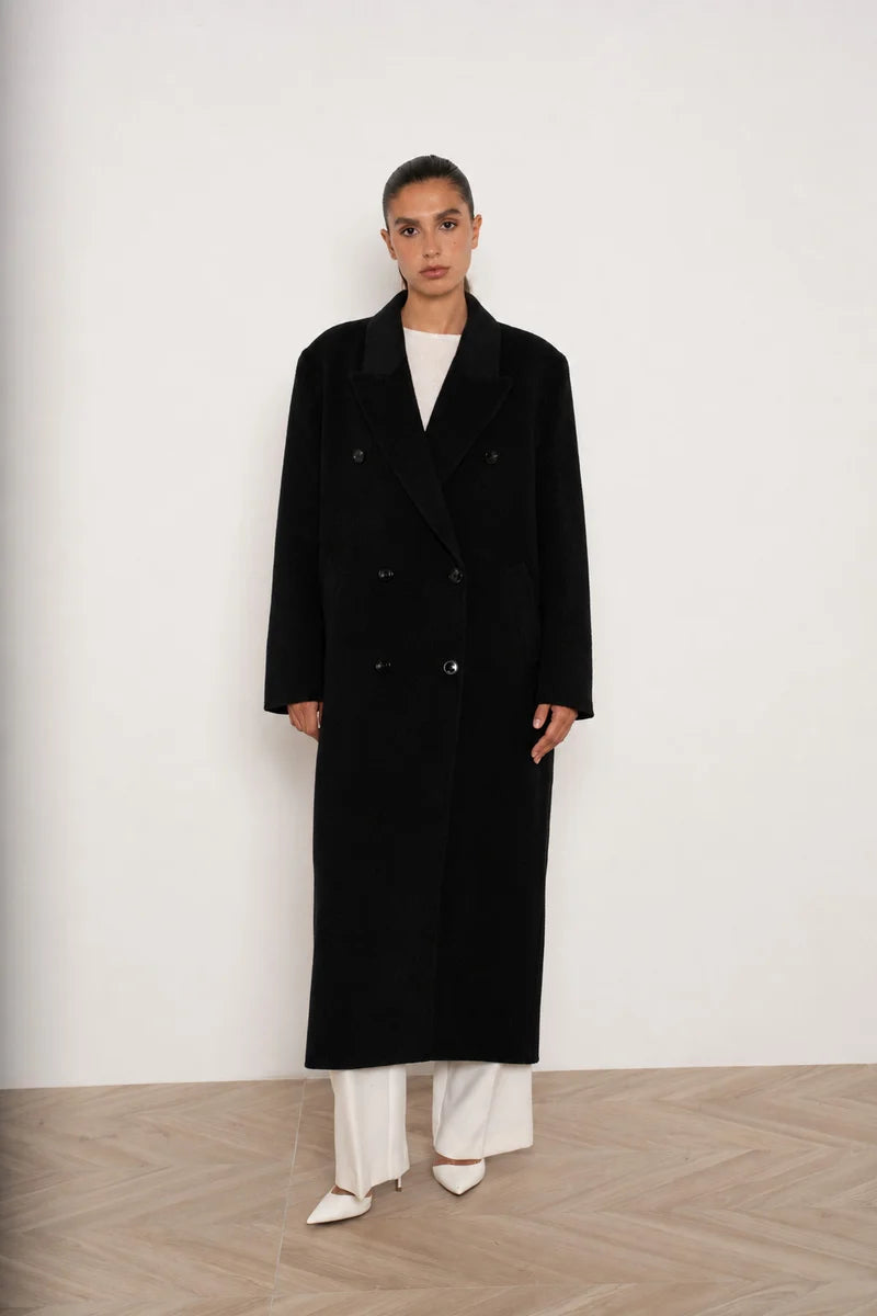Sehr langer Oversize-Mantel aus Wollmix mit breiten Revers und doppelreihigem Verschluss, knöchellang