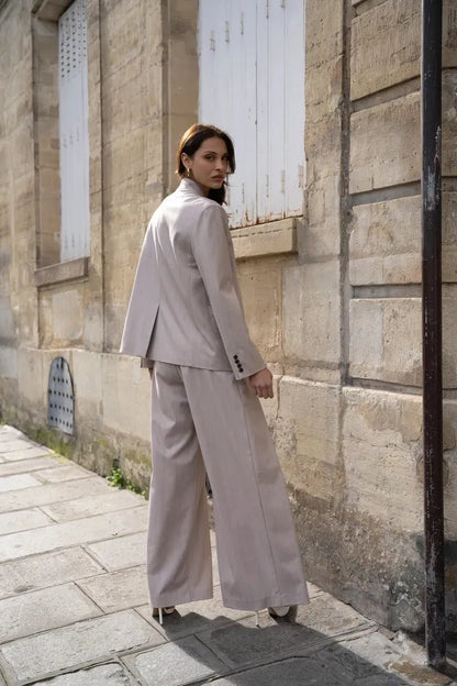 Asymmetrische Streifenjacke mit variablem Stehkragen