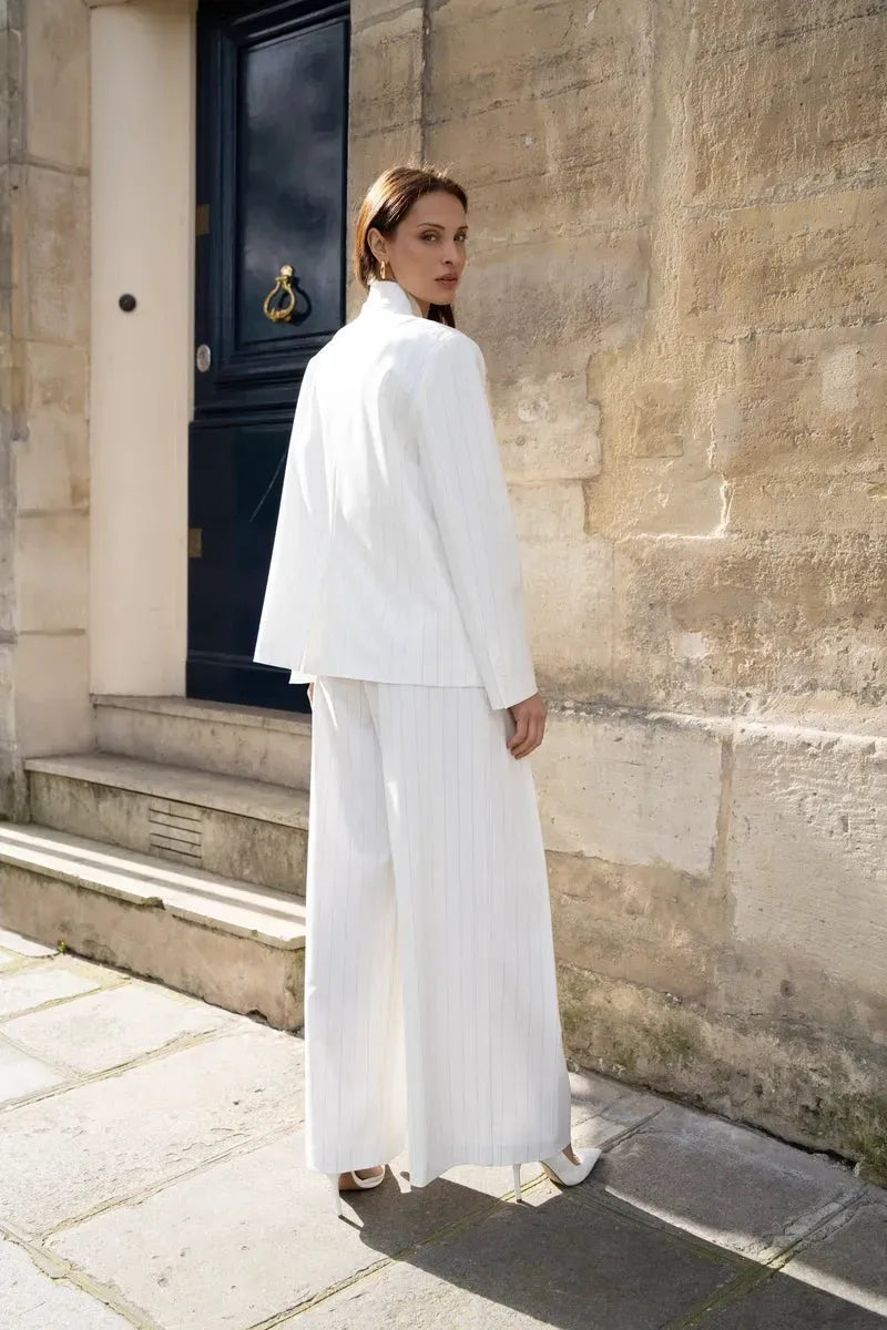Asymmetrische Streifenjacke mit variablem Stehkragen