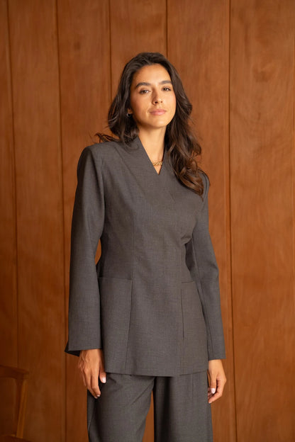 Asymmetrische taillierte Zweireiher-Jacke