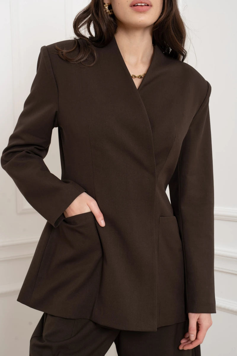 Asymmetrische taillierte Zweireiher-Jacke