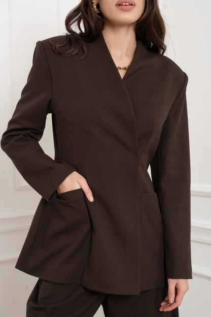 Asymmetrische taillierte Zweireiher-Jacke