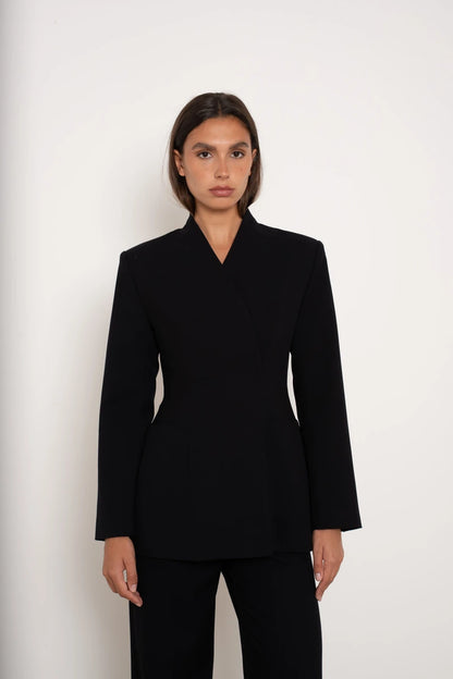 Asymmetrische taillierte Zweireiher-Jacke