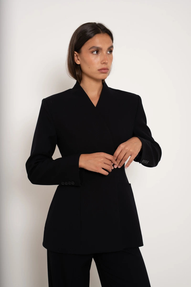 Asymmetrische taillierte Zweireiher-Jacke