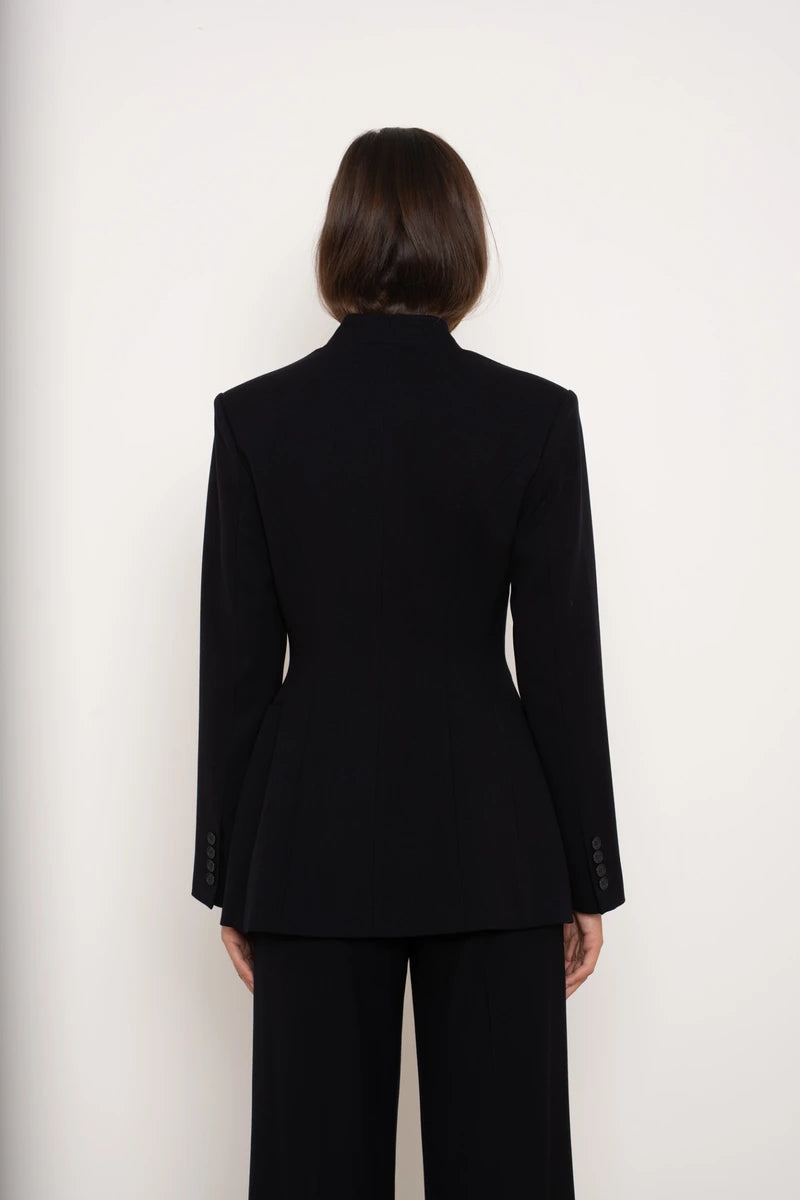 Asymmetrische taillierte Zweireiher-Jacke