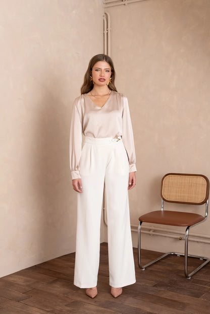 Weite Hose mit Accessoires