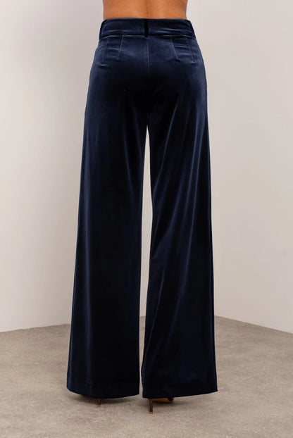 Weite Hose aus Samt