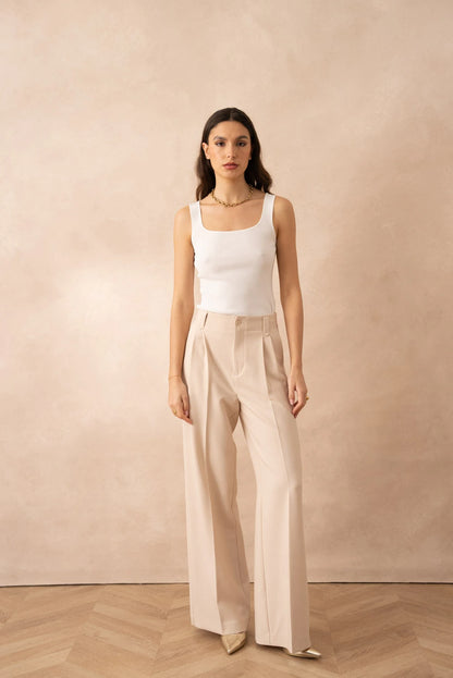 Weite Hose mit hoher Taille und Bundfalten