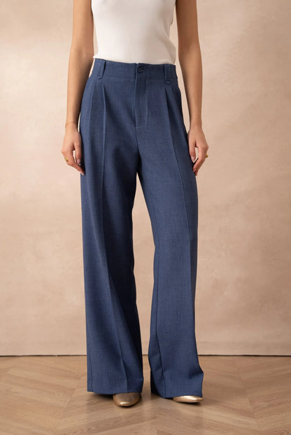 Weite Hose mit hoher Taille und Bundfalten