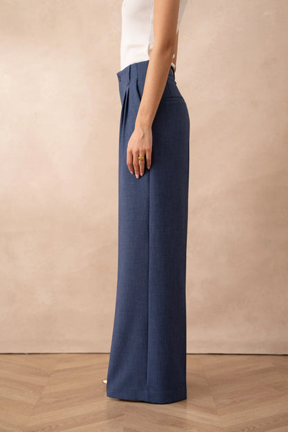 Weite Hose mit hoher Taille und Bundfalten