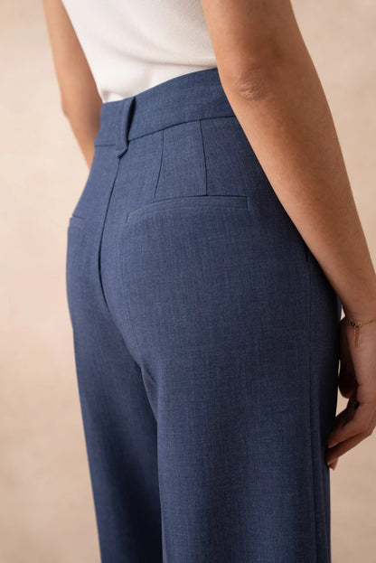 Weite Hose mit hoher Taille und Bundfalten