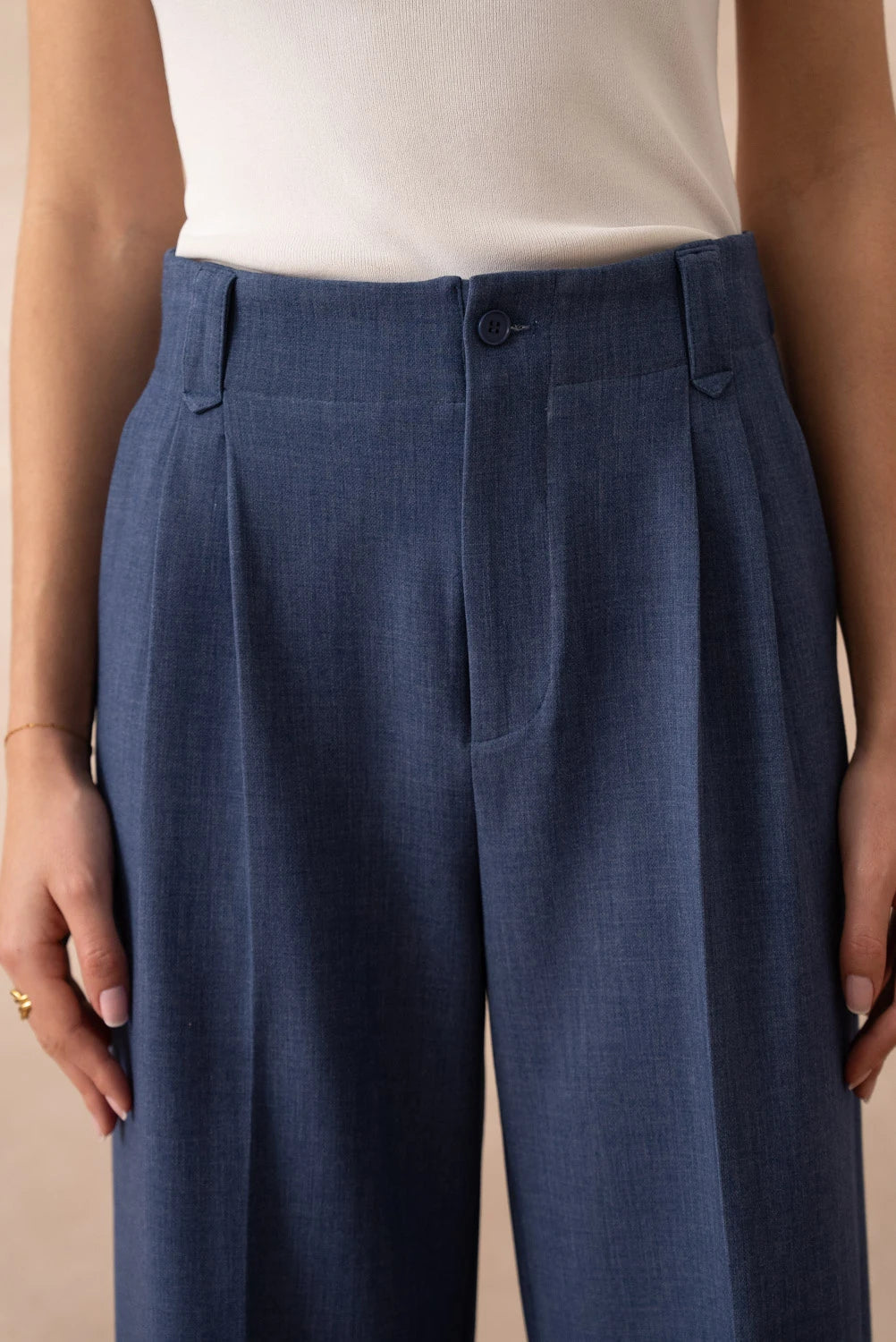 Weite Hose mit hoher Taille und Bundfalten