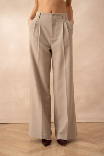 Weite Hose mit hoher Taille und Bundfalten