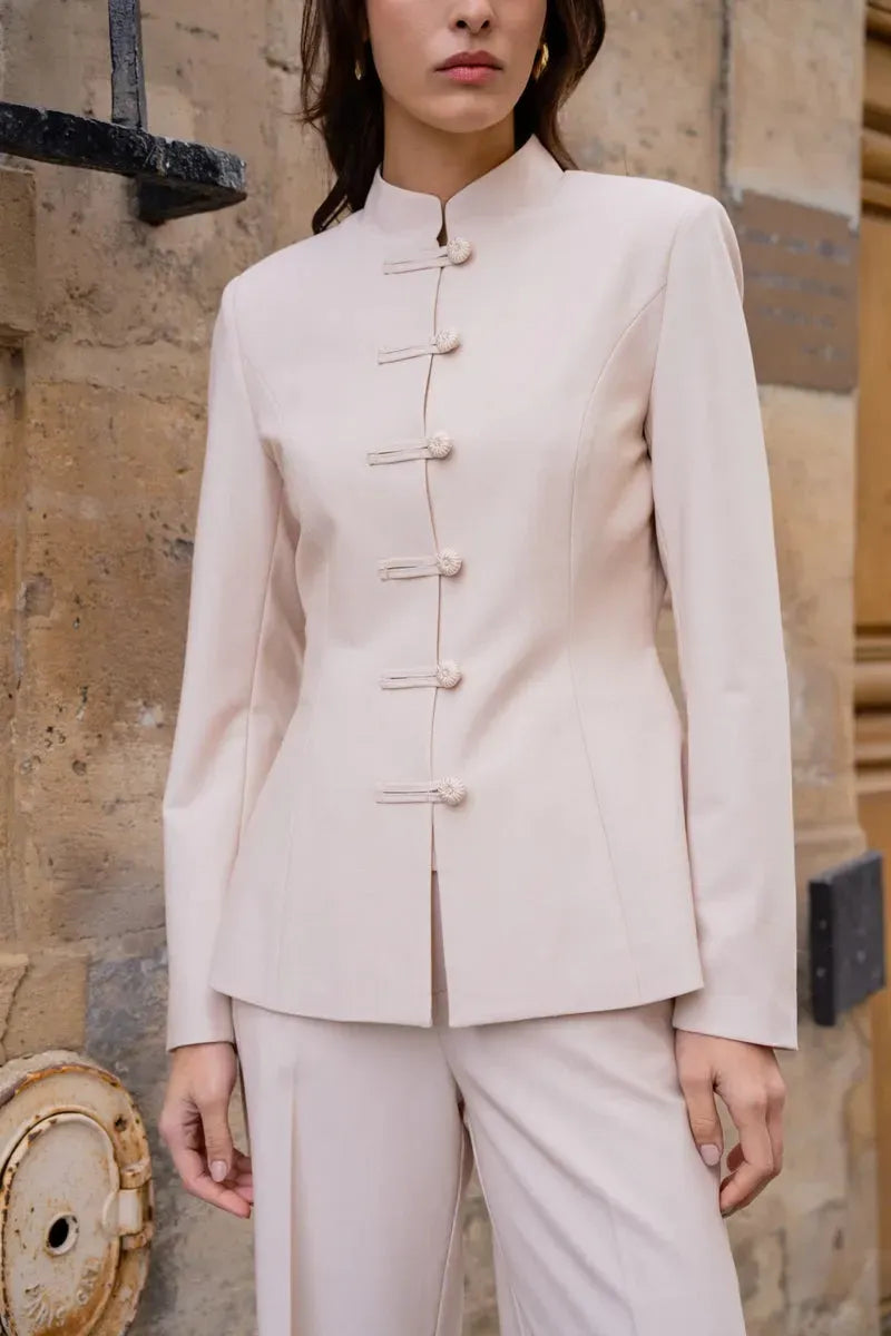 Taillierte Jacke im Asia-Stil mit skulpturaler Silhouette