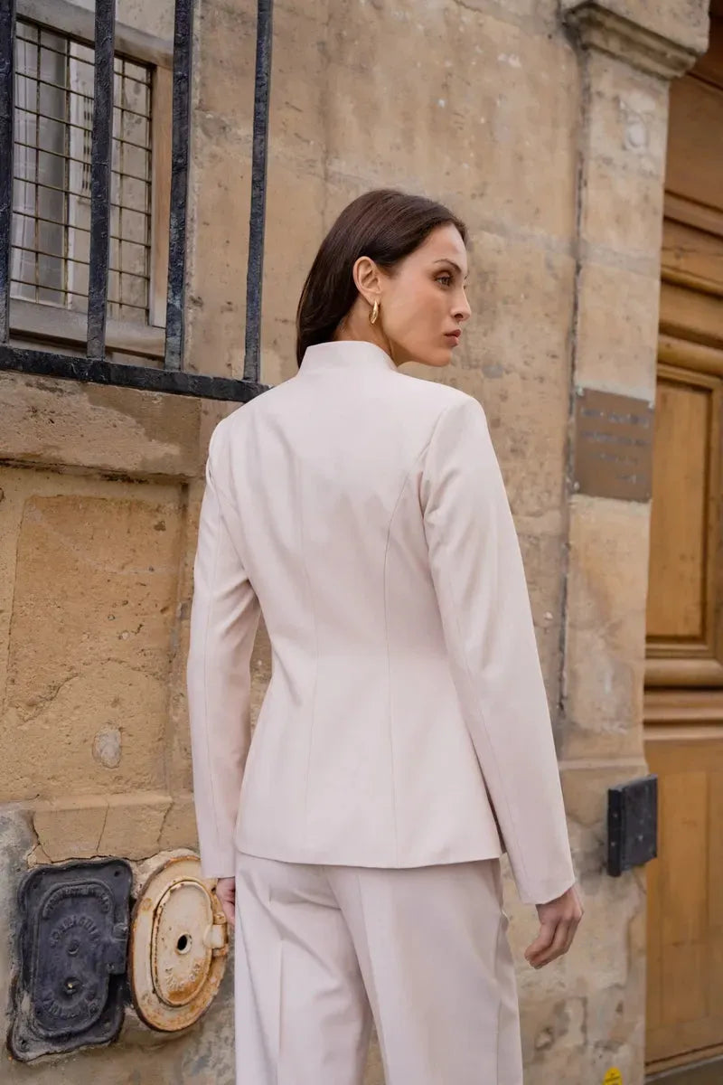 Taillierte Jacke im Asia-Stil mit skulpturaler Silhouette
