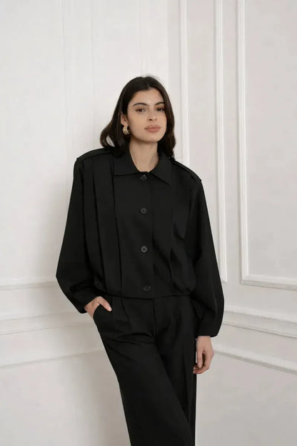 Strukturierte Kurzjacke mit architektonischer Faltenlegung