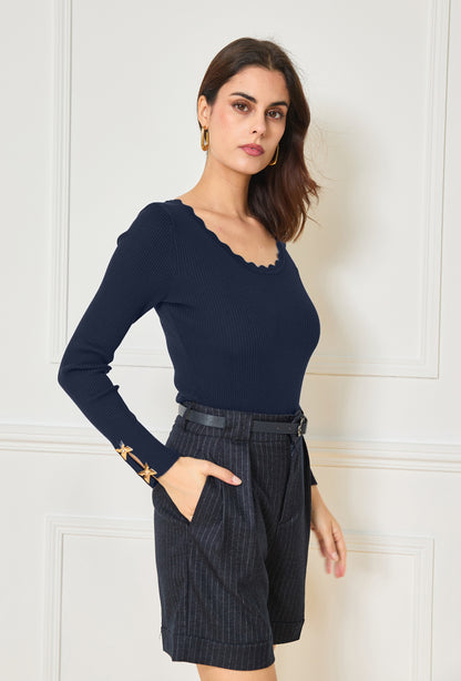 Pullover mit goldenen Details an den Ärmeln