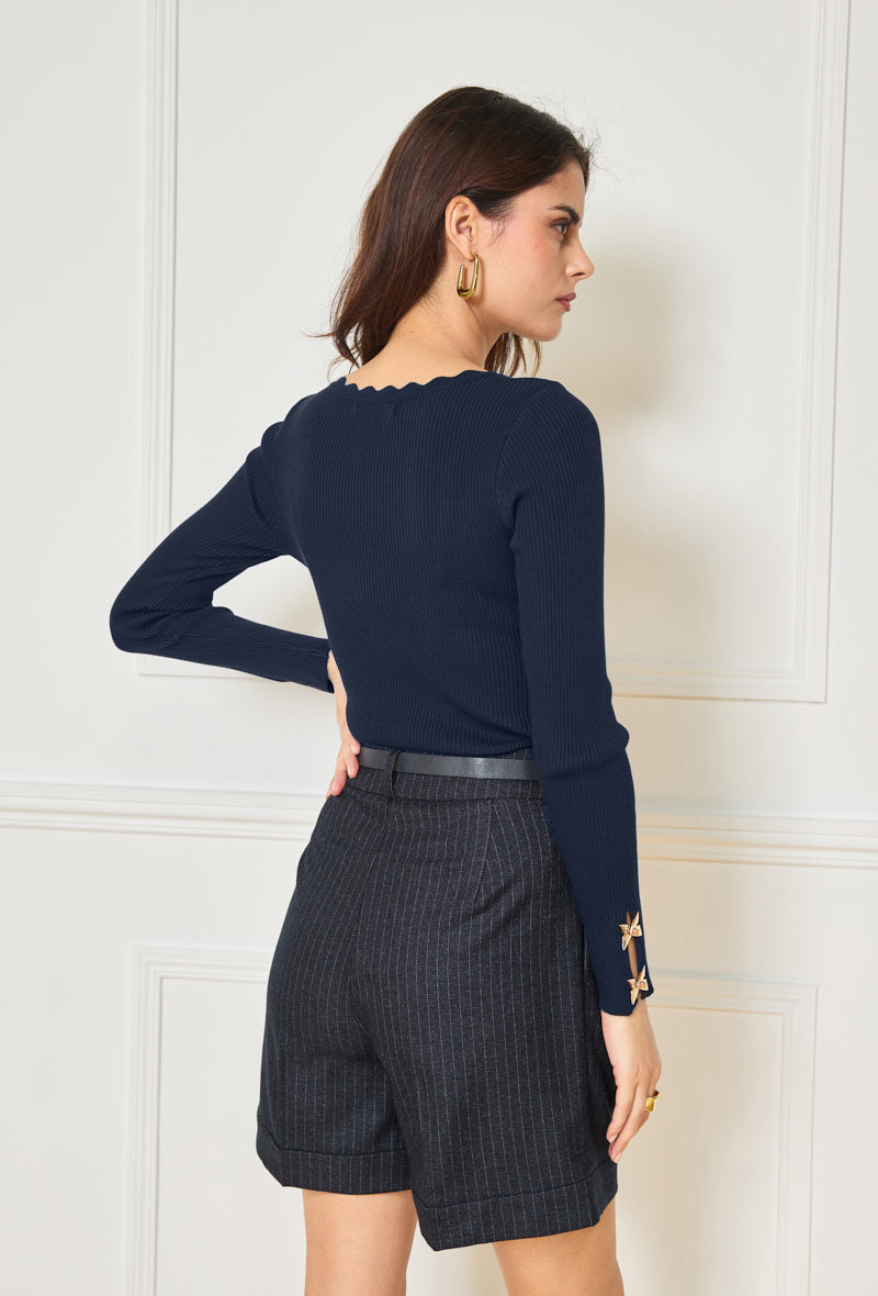 Pullover mit goldenen Details an den Ärmeln