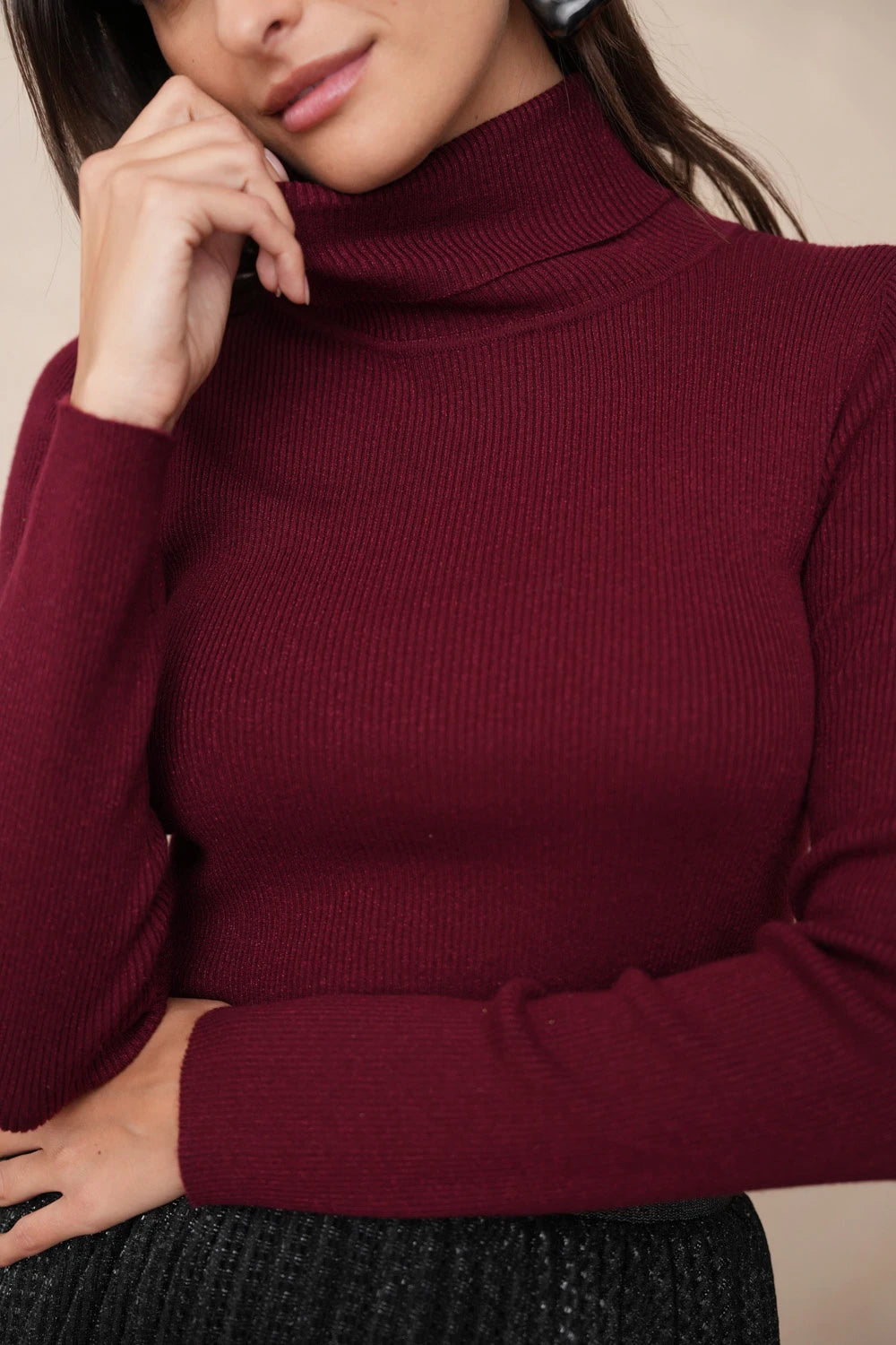 Rollkragenpullover aus Viskose und Lurex