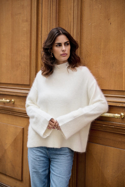 Angora-Pullover mit hohem Kragen