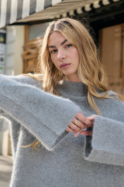 Angora-Pullover mit hohem Kragen