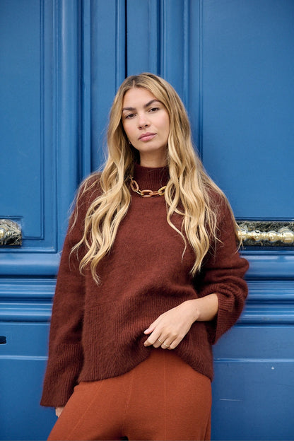 Angora-Pullover mit hohem Kragen