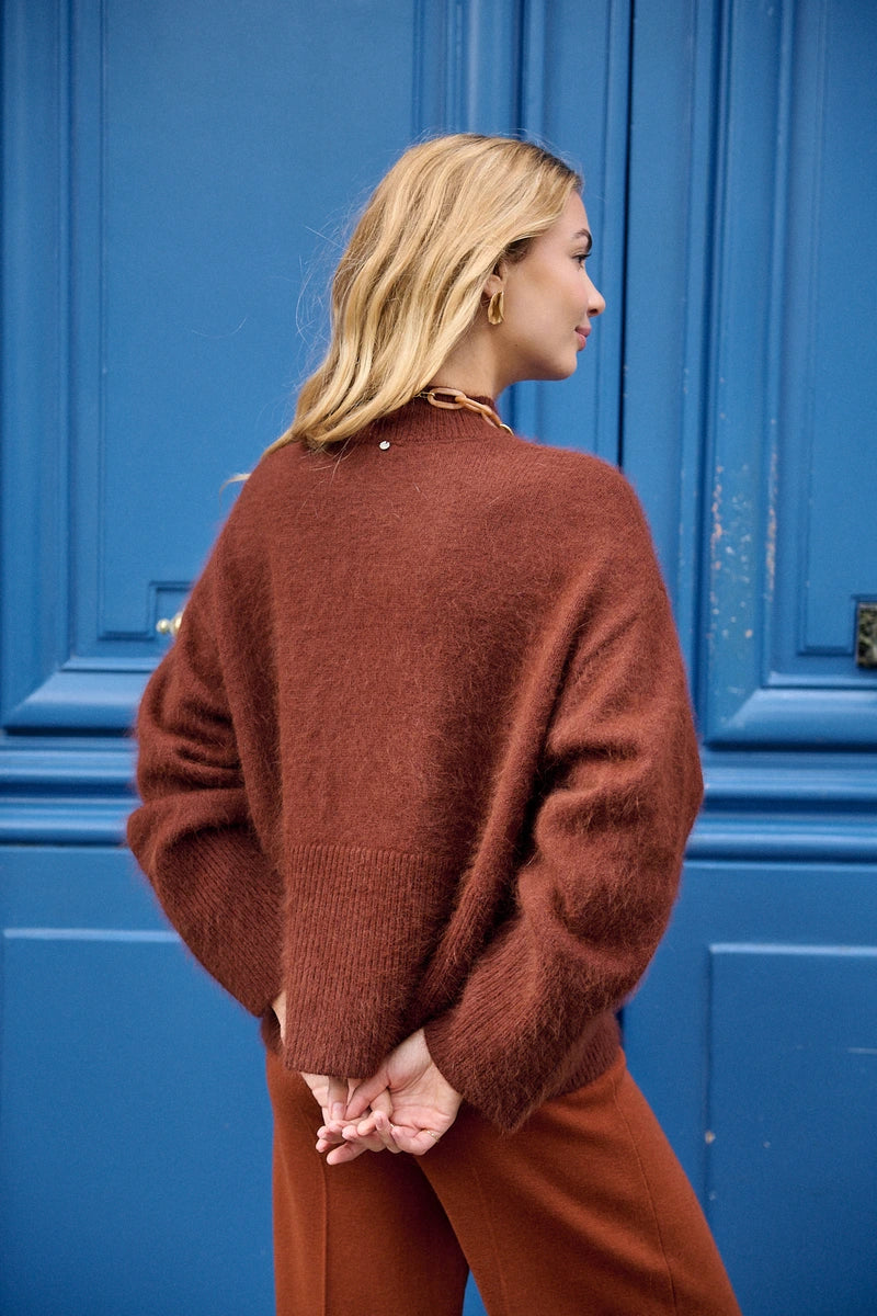 Angora-Pullover mit hohem Kragen