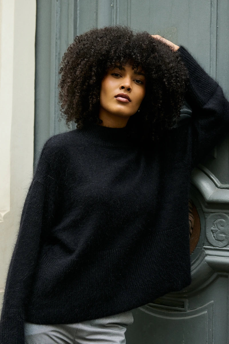 Angora-Pullover mit hohem Kragen