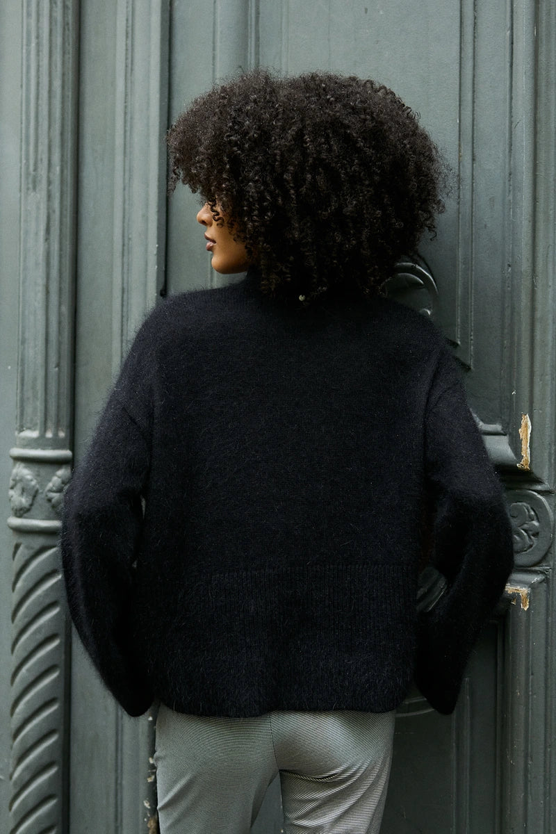 Angora-Pullover mit hohem Kragen