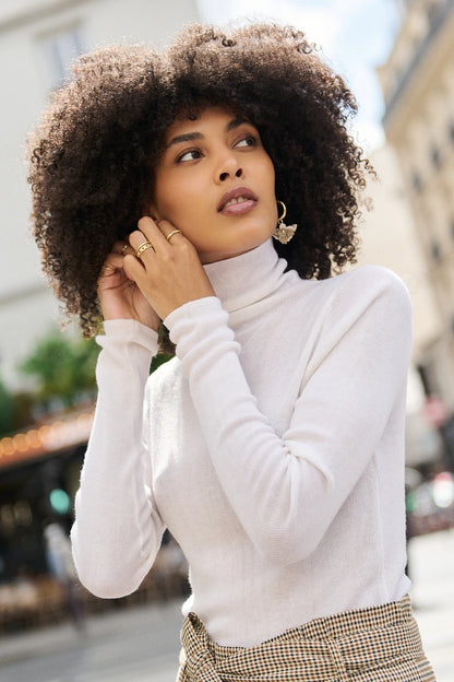 Slim-Fit Pullover aus Kaschmir-Mix mit hohem Kragen