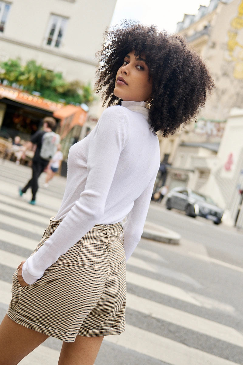 Slim-Fit Pullover aus Kaschmir-Mix mit hohem Kragen