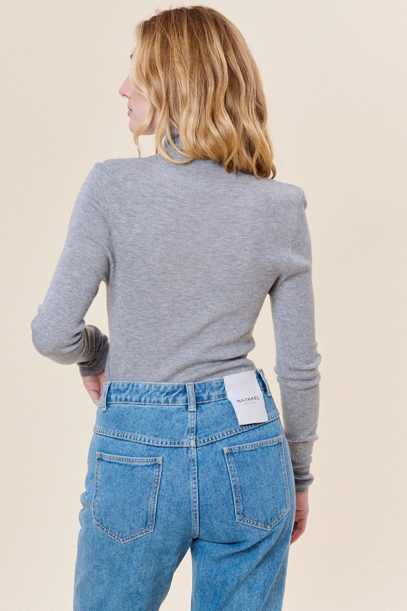 Slim-Fit Pullover aus Kaschmir-Mix mit hohem Kragen