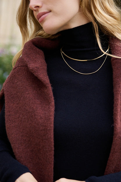 Slim-Fit Pullover aus Kaschmir-Mix mit hohem Kragen