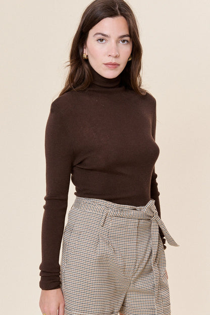 Slim-Fit Pullover aus Kaschmir-Mix mit hohem Kragen