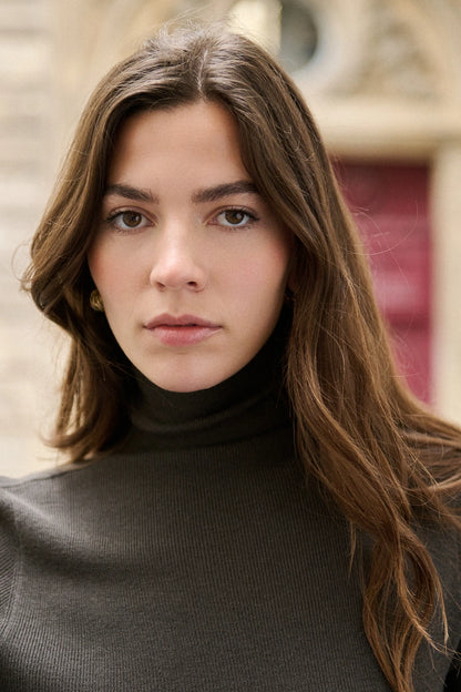 Slim-Fit Pullover aus Kaschmir-Mix mit hohem Kragen