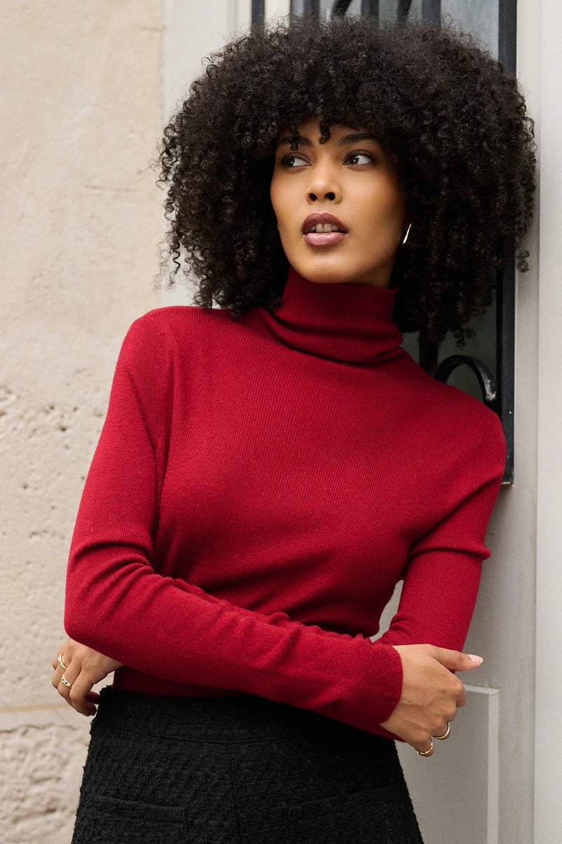 Slim-Fit Pullover aus Kaschmir-Mix mit hohem Kragen