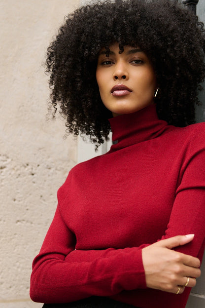 Slim-Fit Pullover aus Kaschmir-Mix mit hohem Kragen