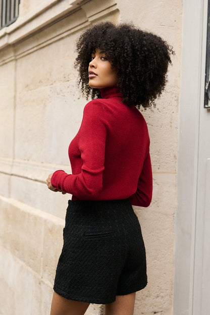 Slim-Fit Pullover aus Kaschmir-Mix mit hohem Kragen