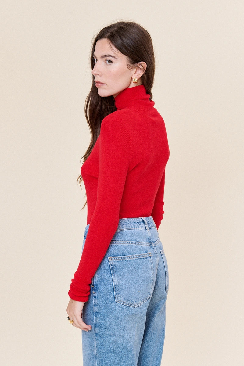 Slim-Fit Pullover aus Kaschmir-Mix mit hohem Kragen