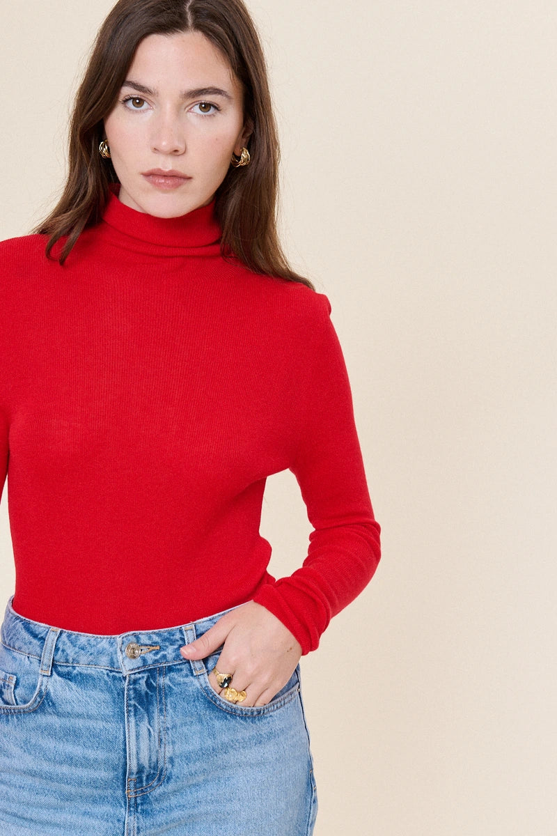 Slim-Fit Pullover aus Kaschmir-Mix mit hohem Kragen