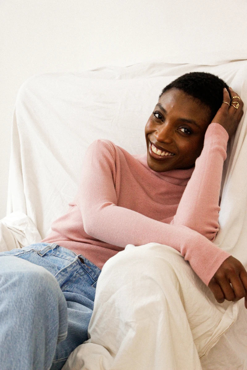 Slim-Fit Pullover aus Kaschmir-Mix mit hohem Kragen