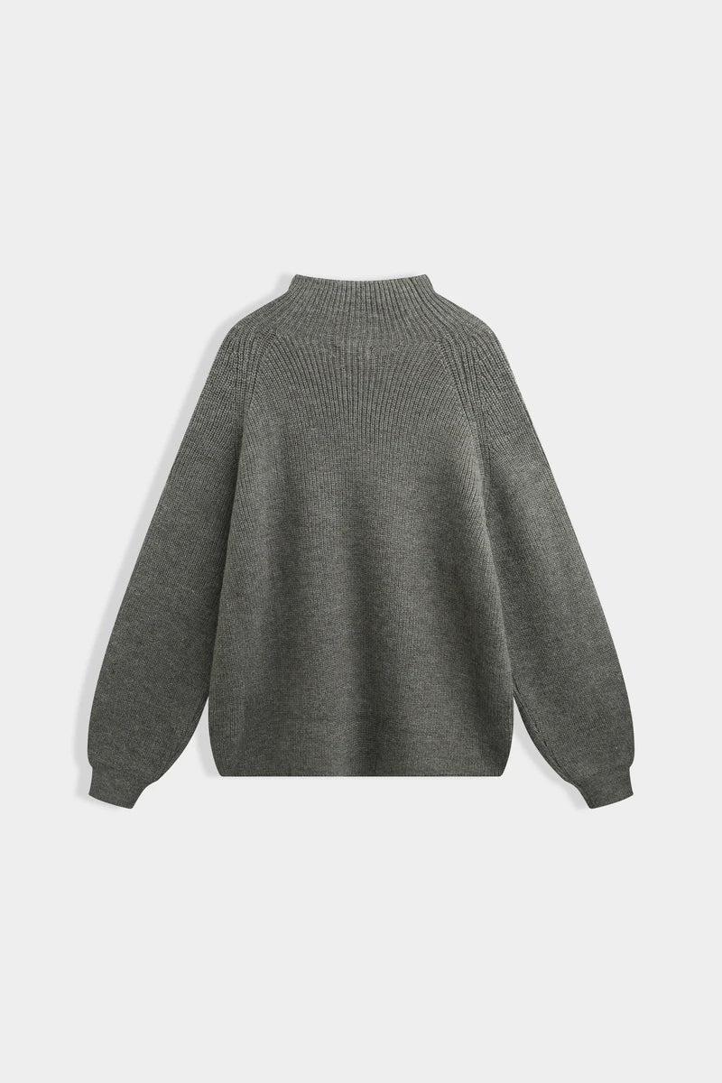 Rippstrickpullover mit voluminösen Ärmeln