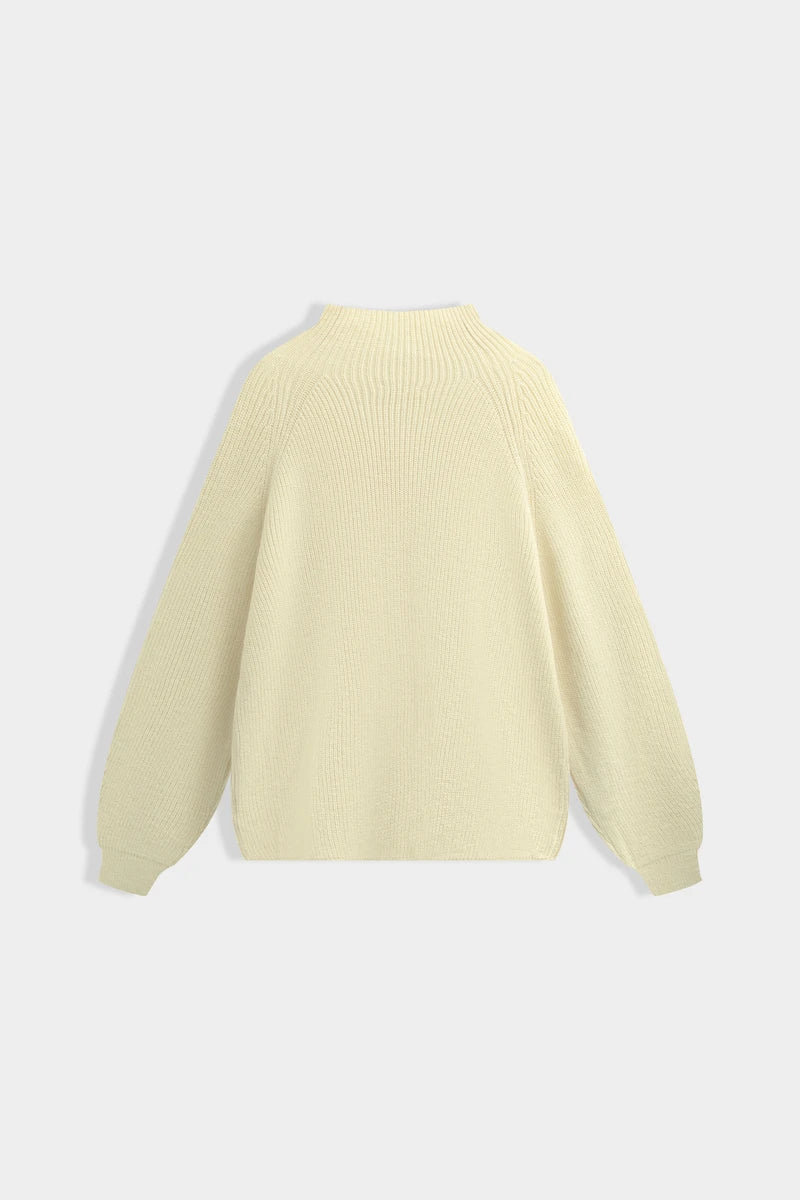 Rippstrickpullover mit voluminösen Ärmeln