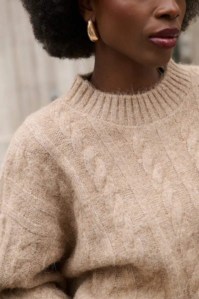 Oversize Rollkragenpullover mit Zopfmuster