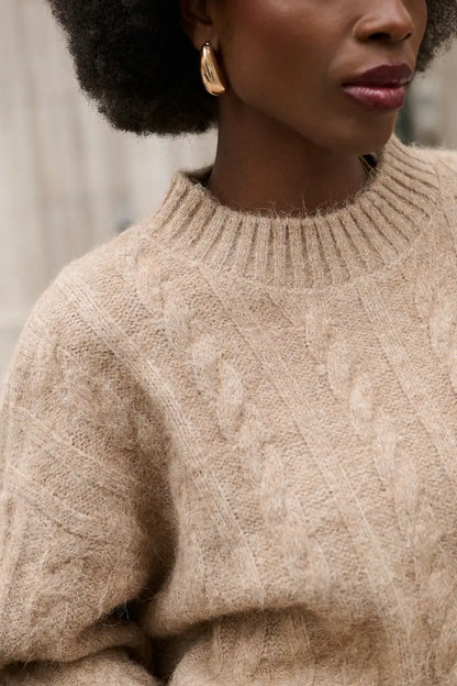 Oversize Rollkragenpullover mit Zopfmuster