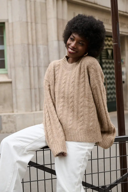 Oversize Rollkragenpullover mit Zopfmuster