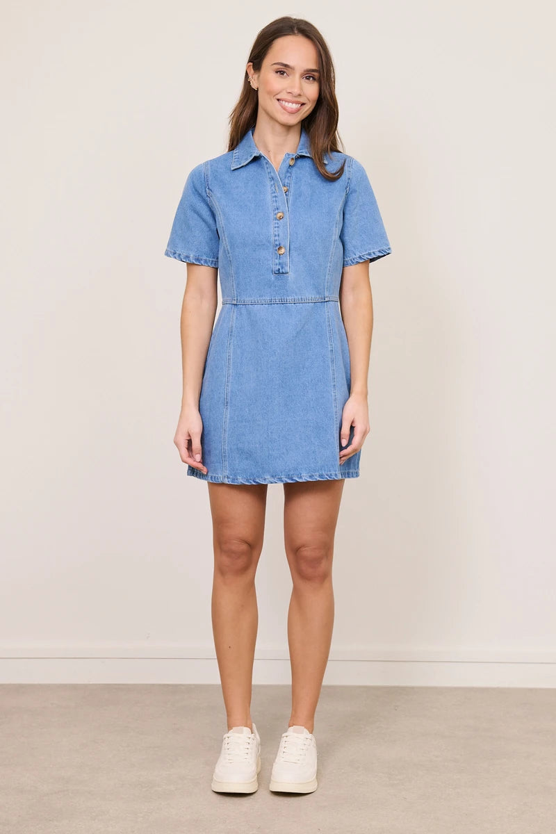 Figurbetontes Jeanskleid