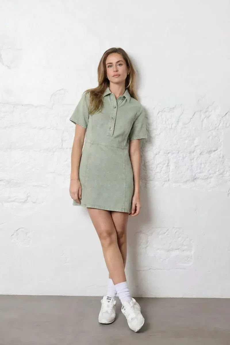 Figurbetontes Jeanskleid