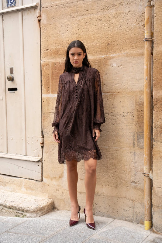 Spitzenkleid mit Schleife